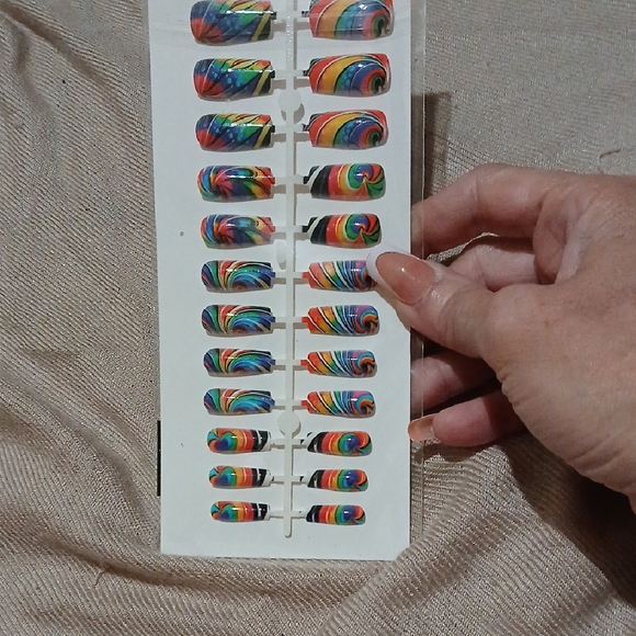 24 Piece Exotic Nail Set - Picture 1 of 3